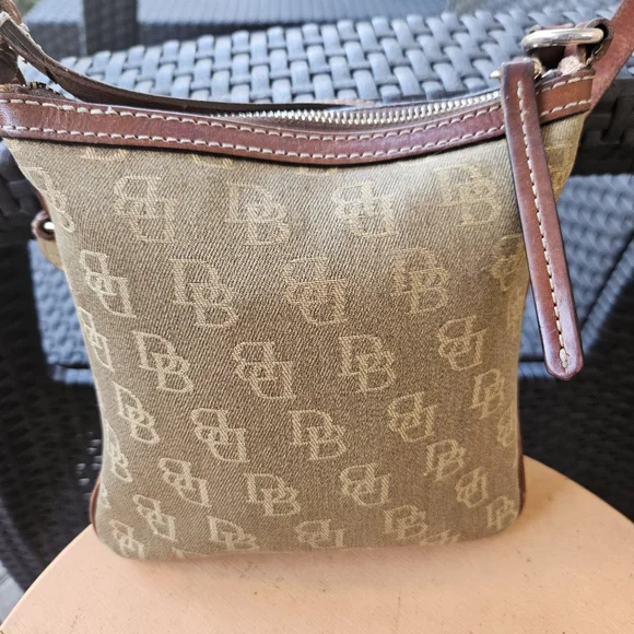 Vintage DOONEY & BOURKE CROSSBODY PURSE - Picture 3 of 6